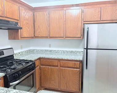 3200 Ridgecrest Court - Photo Thumbnail 7