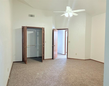 3200 Ridgecrest Court - Photo Thumbnail 3