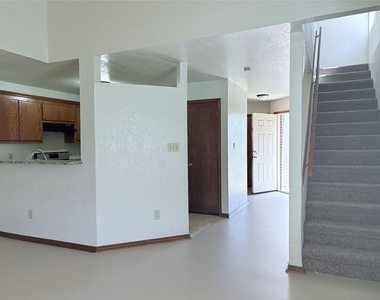 3200 Ridgecrest Court - Photo Thumbnail 4