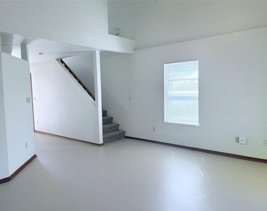 3200 Ridgecrest Court - Photo Thumbnail 6