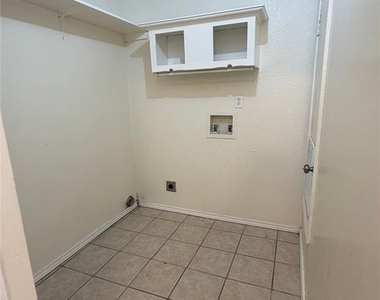 808 Catherine Drive - Photo Thumbnail 7