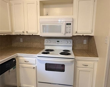 808 Catherine Drive - Photo Thumbnail 6