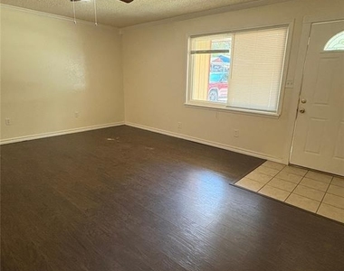 808 Catherine Drive - Photo Thumbnail 2