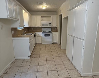 808 Catherine Drive - Photo Thumbnail 4