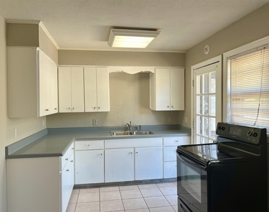 3029 W Fairfield Avenue - Photo Thumbnail 1