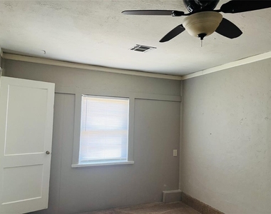 3029 W Fairfield Avenue - Photo Thumbnail 4