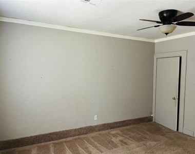 3029 W Fairfield Avenue - Photo Thumbnail 5