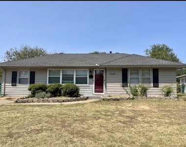 3029 W Fairfield Avenue - Photo Thumbnail 8