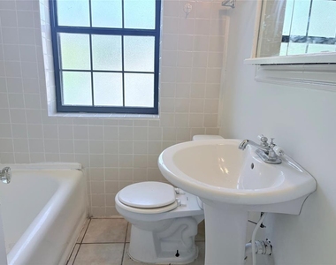 2600 Nw 12th Street - Photo Thumbnail 6