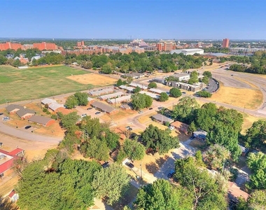1510 Bedford Lane - Photo Thumbnail 2