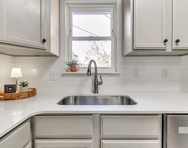 1510 Bedford Lane - Photo Thumbnail 8