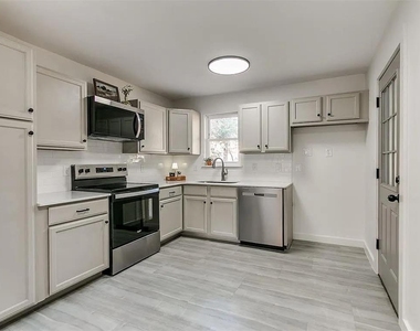 1510 Bedford Lane - Photo Thumbnail 7