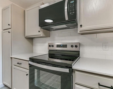 1510 Bedford Lane - Photo Thumbnail 9