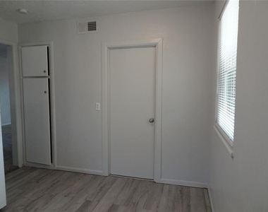 2305 Maple Drive - Photo Thumbnail 12