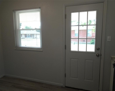2305 Maple Drive - Photo Thumbnail 13