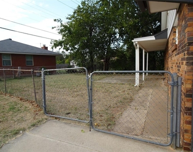 2305 Maple Drive - Photo Thumbnail 3