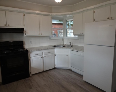 2305 Maple Drive - Photo Thumbnail 9