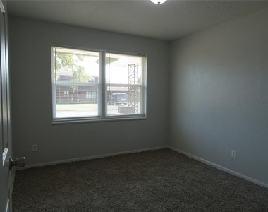 2305 Maple Drive - Photo Thumbnail 28