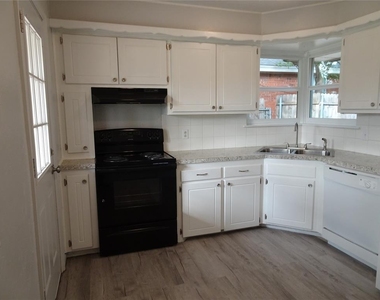 2305 Maple Drive - Photo Thumbnail 10