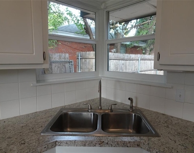 2305 Maple Drive - Photo Thumbnail 7