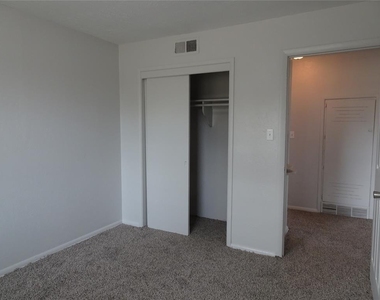 2305 Maple Drive - Photo Thumbnail 29
