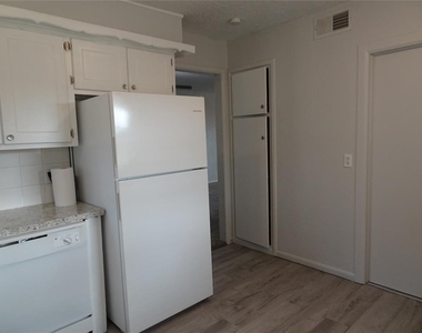 2305 Maple Drive - Photo Thumbnail 11