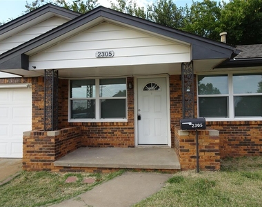 2305 Maple Drive - Photo Thumbnail 2
