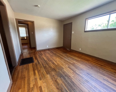 202 W Wheatland Road W - Photo Thumbnail 3