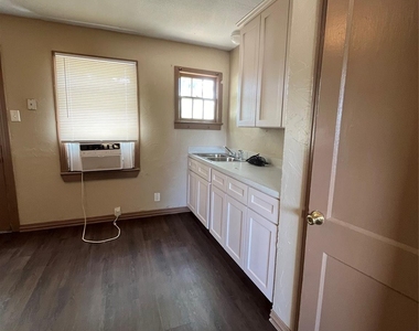 202 W Wheatland Road W - Photo Thumbnail 6