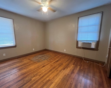 202 W Wheatland Road W - Photo Thumbnail 4