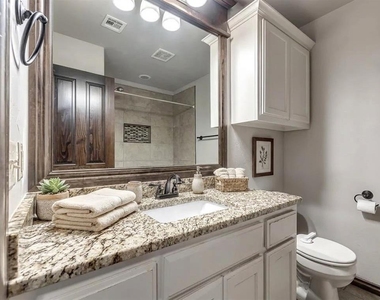 2409 Santa Monica Road - Photo Thumbnail 4