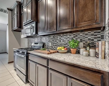 2409 Santa Monica Road - Photo Thumbnail 9