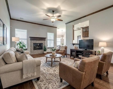 2409 Santa Monica Road - Photo Thumbnail 11