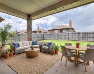 2409 Santa Monica Road - Photo Thumbnail 2