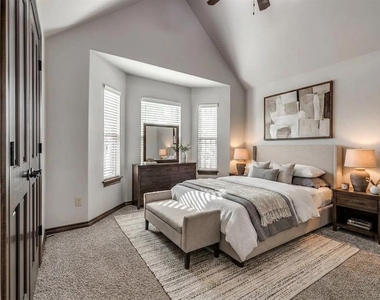 2409 Santa Monica Road - Photo Thumbnail 7