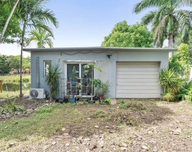 12660 Griffing Boulevard - Photo Thumbnail 7