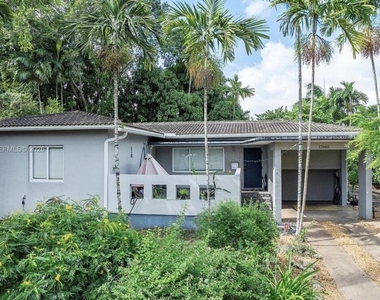 12660 Griffing Boulevard - Photo Thumbnail 1