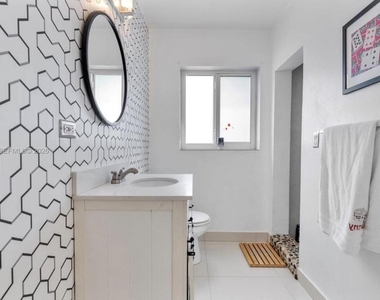 12660 Griffing Boulevard - Photo Thumbnail 5