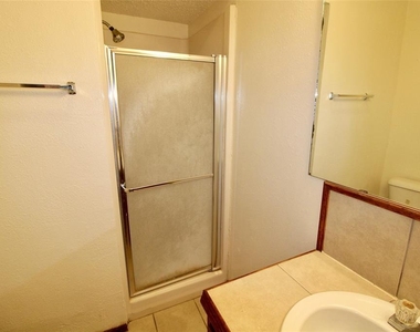902 Acacia Circle - Photo Thumbnail 8