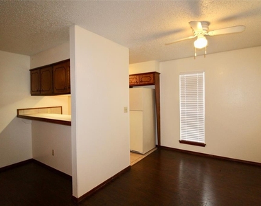 902 Acacia Circle - Photo Thumbnail 1