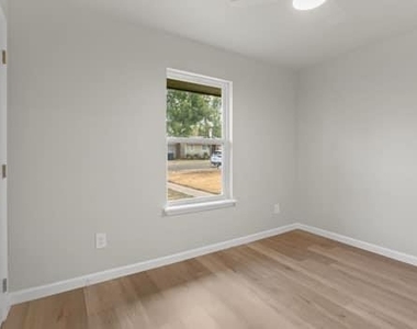 3905 Orlando Court - Photo Thumbnail 6