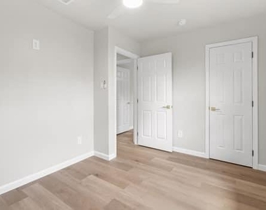 3905 Orlando Court - Photo Thumbnail 5