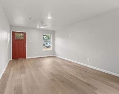 3905 Orlando Court - Photo Thumbnail 4