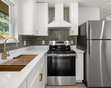 3905 Orlando Court - Photo Thumbnail 13