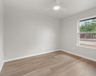 3905 Orlando Court - Photo Thumbnail 7
