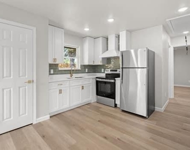 3905 Orlando Court - Photo Thumbnail 15