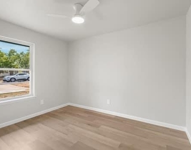 3903 Orlando Court - Photo Thumbnail 9