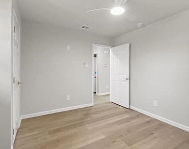 3903 Orlando Court - Photo Thumbnail 11