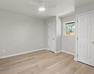 3903 Orlando Court - Photo Thumbnail 10
