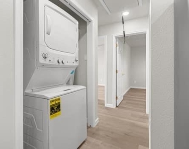3903 Orlando Court - Photo Thumbnail 13
